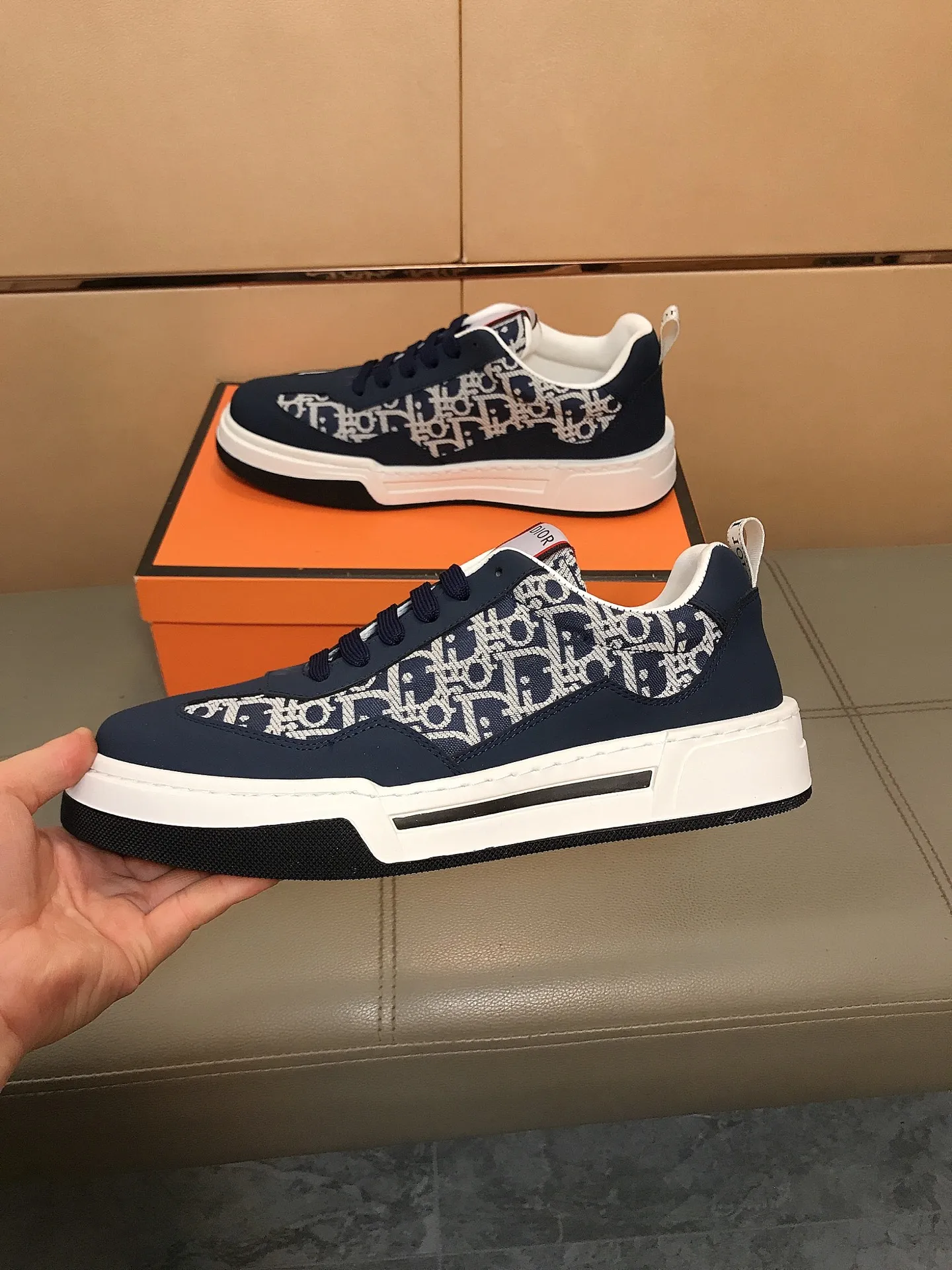 Factory price 400 ↔️↔️ (Dior) new men's casual sports shoes 👣 Full of charm, luxury style gentleman shoes. Upper: Made of imported Italian cowhide + printed fabric, sheepskin lining. Branded wear-resistant soles; with classic logos💋The whole pair of shoes is fashionable and casual yet high-end style🎈🎈Size: 38-44